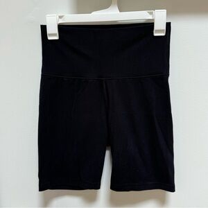 Old Navy Active Balance Legging Shorts Black Size Medium